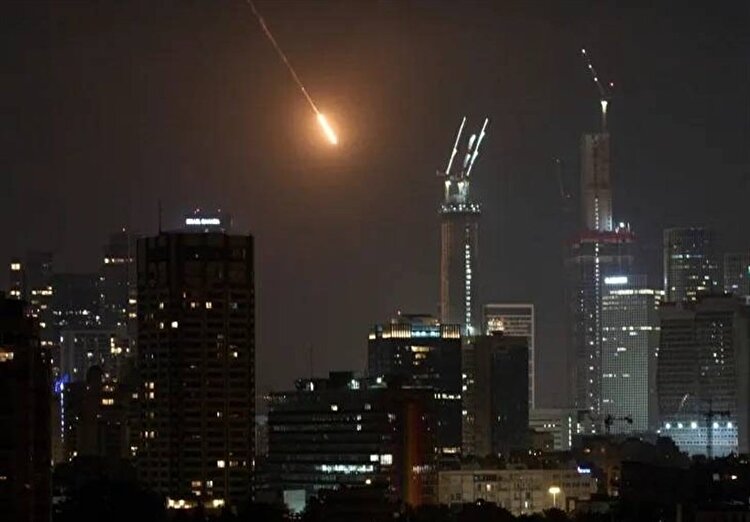 ببینید | نفوذ موشک های ایرانی به قلب مراکز حیاتی تل آویو