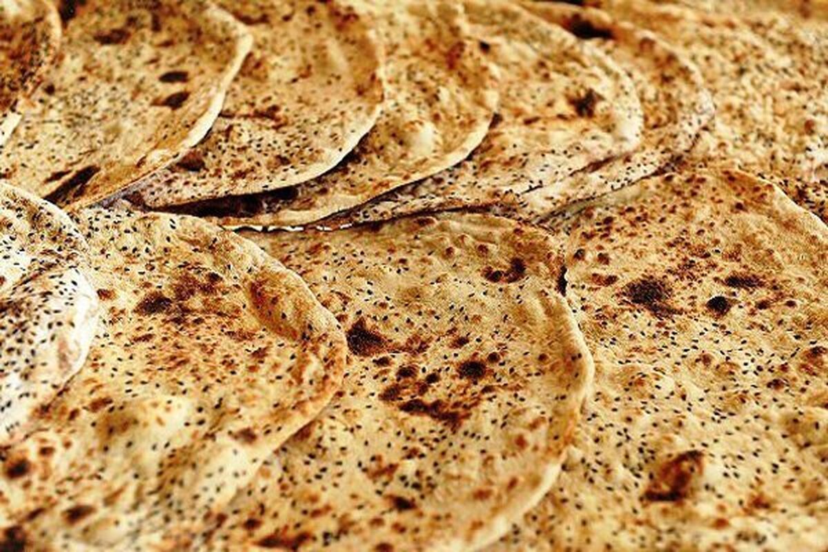 رئیس دانشگاه علوم پزشکی البرز با اشاره به نتایج بررسی‌های انجام‌شده در کشور درباره الگوی مصرف نان گفت: مطالعات نشان می‌دهد که مردم ایران نان کامل را کمتر و نان سفید را بیشتر مصرف می‌کنند، در حالی که نان کامل به دلیل حفظ تمامی اجزای دانه گندم، از ارزش تغذیه‌ای بسیار بالاتری برخوردار است.