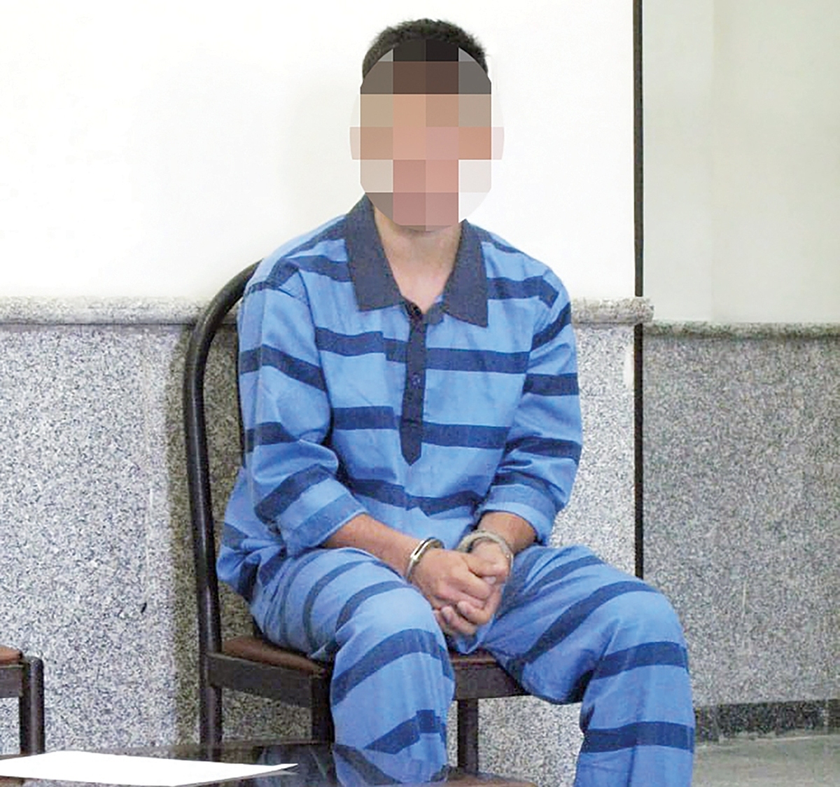 مادر داغدیده که روی تخت بیمارستان در تهران بستری بود، به خاطر نزدیکی به روز مادر قاتل فرزندش را بخشید.