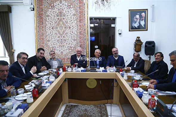 تشکیل کارگروه رفع موانع استقرار صنایع غذایی در آذربایجان شرقی