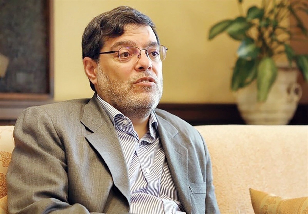 در روزهای اخیر سند راهبردی امنیت ملی آمریکا منتشر شده‌؛ سندی که نشانه‌های آشکاری از تغییر مسیر واشنگتن در آن دیده می‌شود؛ تغییری که بسیاری ازکارشناسان آن رانه بازنگری راهبردی بلکه اعترافی تلخ به افول قدرت و توان پردازش جهانی آمریکامی‌دانند. درهمین زمینه،برای بررسی ابعادسیاسی،اقتصادی و نظامی این سندوتحلیل پیامدهای آن برتوازن قدرت جهانی،گفت‌وگویی با دکتر سیدمحمد مرندی،استاد دانشگاه تهران وکارشناس مطالعات آمریکا انجام داده‌ایم.