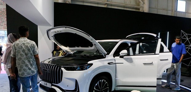 بازار خودرو در تب دلالان می‌سوزد/ قیمت‌ها منطقی نیست