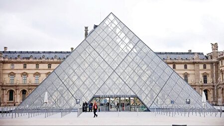 لوور آب رفت!