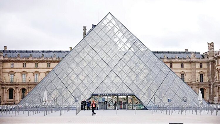 لوور آب رفت!