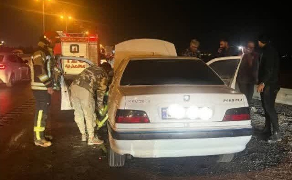  آتش‌سوزی خودروی سواری در جاده قدیم قزوین _کرج با اقدام سریع آتش‌نشانان محمدیه مهار شد.