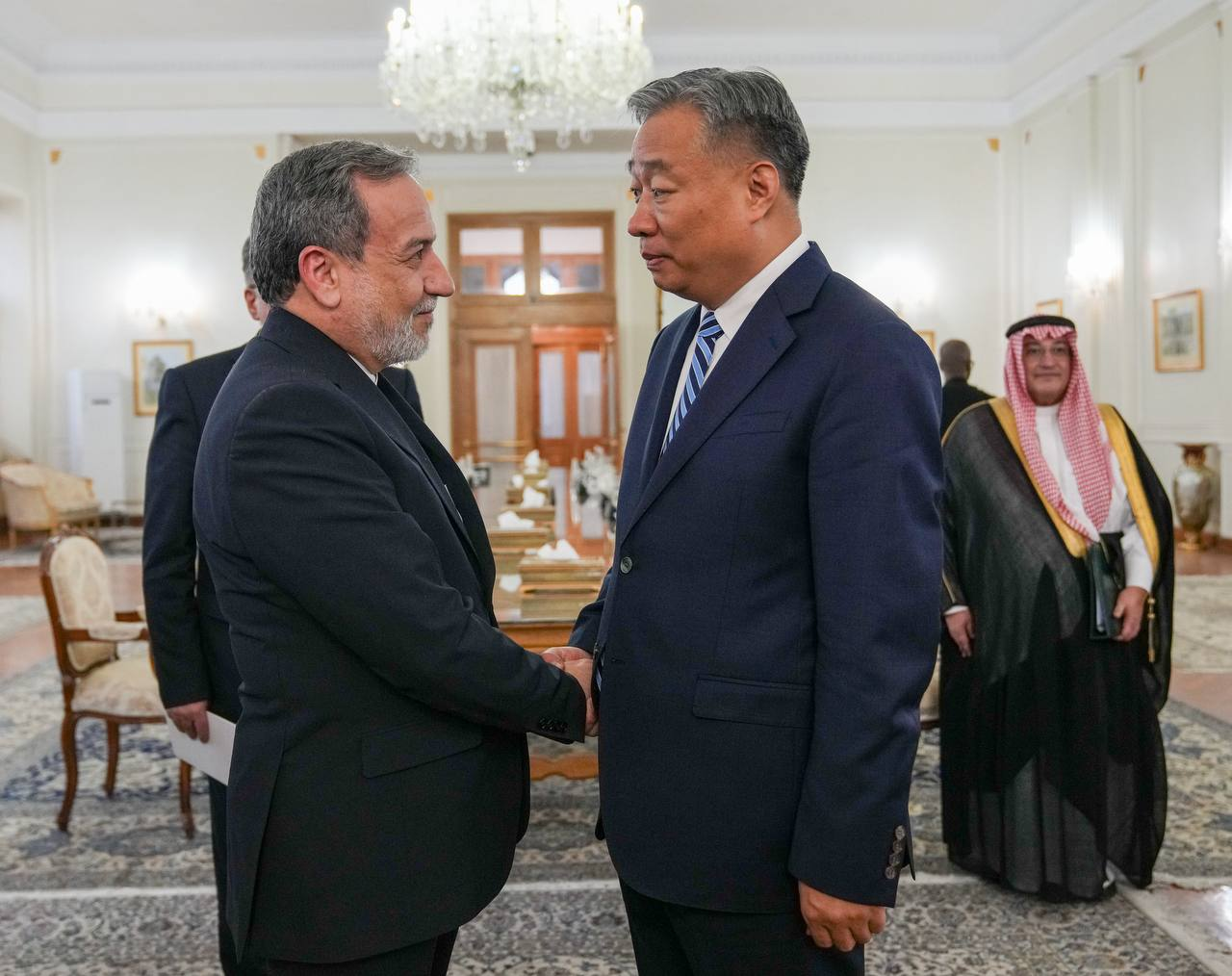 وزیرخارجه ایران بر تحکیم روابط با کشورهای همسایه از جمله عربستان تاکید کرد