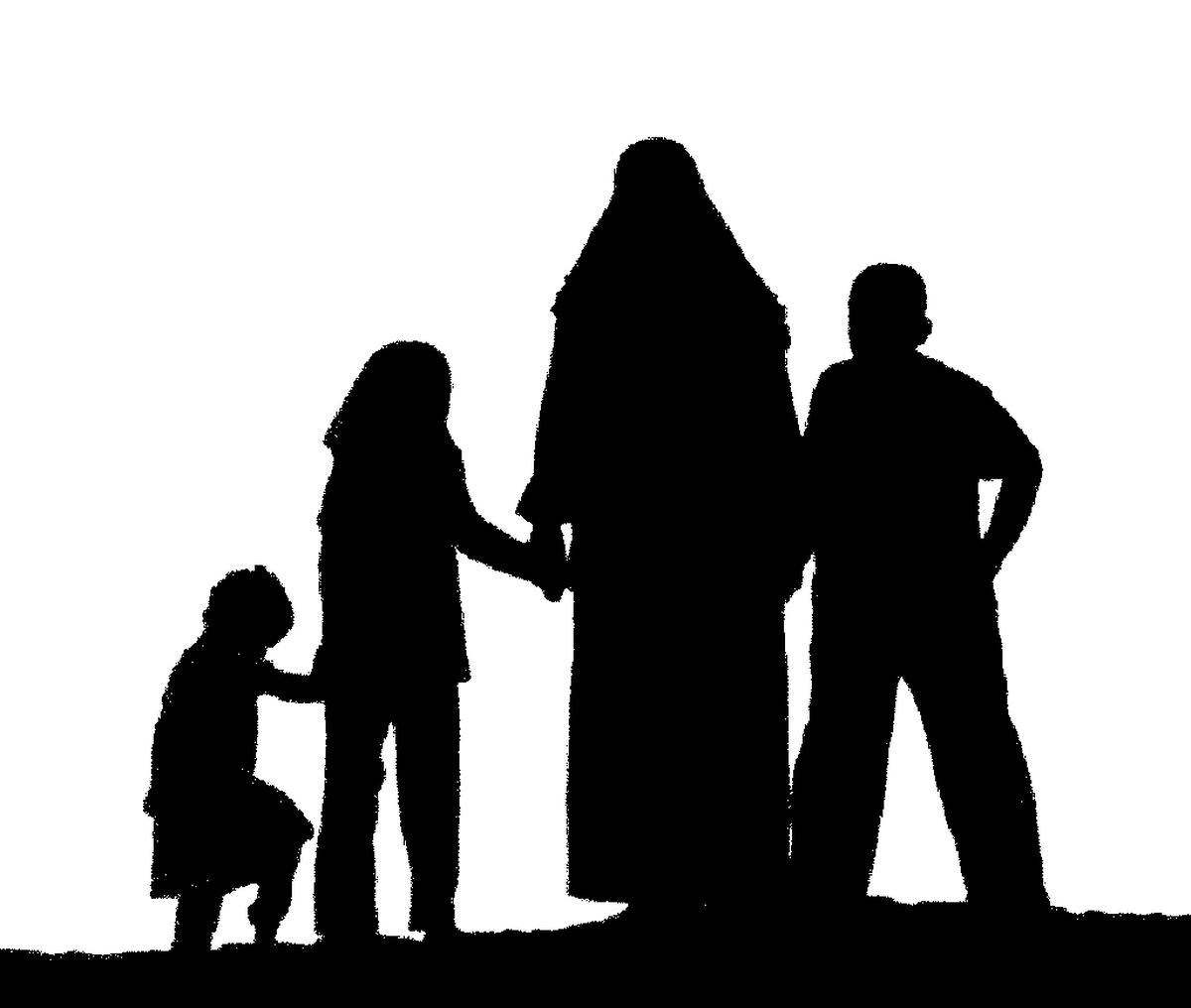 کلمه مادر در ذهن همه مترادف است با مهربانی زیاد، عشق بی‌حد وحصر، صبر، گذشت، جانفشانی و بسیاری خصلت‌های شیرین دیگر. همه اینها در مادر بودن خلاصه می‌شود. بسیاری از مادران همیشه مراقب کودکان خود هستند تا حادثه دردناکی برای‌شان رخ ندهد اما گاهی اوقات همه چیز دست به دست هم می‌دهد تا مادر لفظ وجودی خود را به‌طور کامل معنا کند، آن هم زمانی‌ که می‌بیند پاره تنش با مرگ روبه‌‌رو شده. آنجاست که جان شیرین خود را فدای او می‌کند. این هفته سراغ مادرانی رفتیم که از جان خود گذشتند تا فرزندان‌شان زنده بمانند.