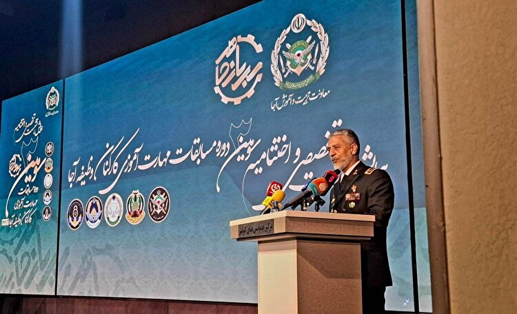 تجهیزات به روز و نیروی انسانی کیفی برای دفاع ضروری است