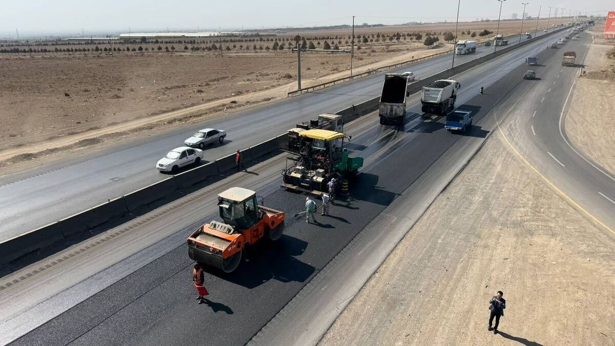 استان قزوین جزو پنج استان برتر کشور در استفاده از فناوری‌های نوین آسفالتی است، نمونه آن اجرای لایه نازک پلیمری در آزادراه قزوین–کرج به طول ۹ کیلومتر است.