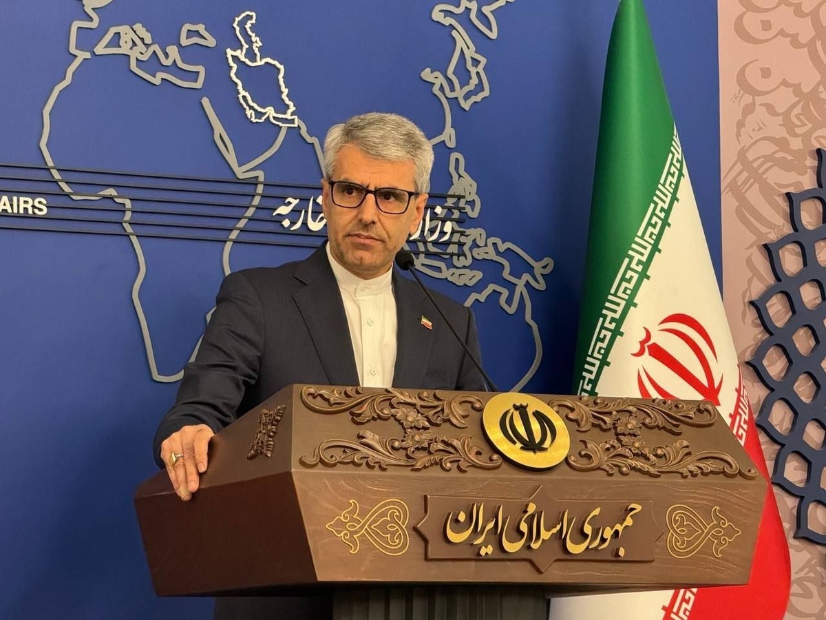 اسماعیل بقایی، سخنگوی وزارت امور خارجه گفت: محتوای قطعنامه ضدایرانی شورای حکام لکه ننگی بر دامن طراحان و بانیان آن است، زیرا نه تنها خلاف مقررات شورای امنیت سازمان ملل متحد و رویه‌های پیشین آژانس است، بلکه حتی کوچک‌ترین اشاره‌ای به اصل و ریشه بروز این مشکل نکرده؛ و آن، جنایت رژیم صهیونیستی و آمریکا در حمله به تأسیسات هسته‌ای صلح‌آمیز ایران است.