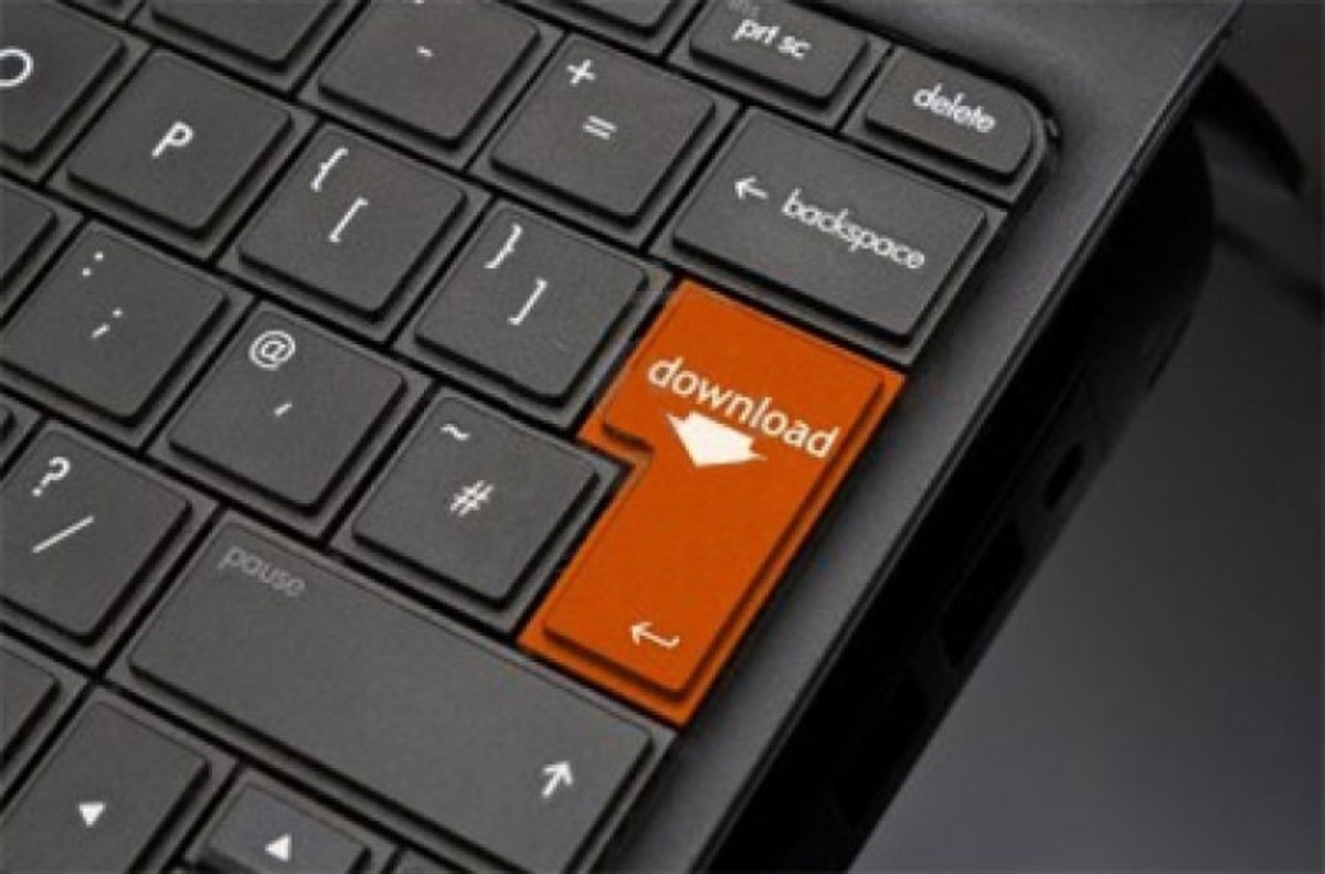 یادتان می‌آید وقتی اتصال به اینترنت مثل یک مراسم آیینی بود؛ پر از صدا، پر از انتظار، پر از هیجان.ابتدا باید خانه را در سکوت فرو می‌بردیم؛ تلفن ثابت حق کوچک‌ترین تکانی نداشت. کابل را آرام از پریز می‌کشیدیم، به مودم می‌سپردیم و بعد با قلبی پر از امید، نام کاربری و رمز عبور را که معمولا چیزی مثل user۱۲۳ و ۱۲۳۴۵۶ بود با دقت تایپ می‌کردیم و دکمه‌ Connect را فشار می‌دادیم.