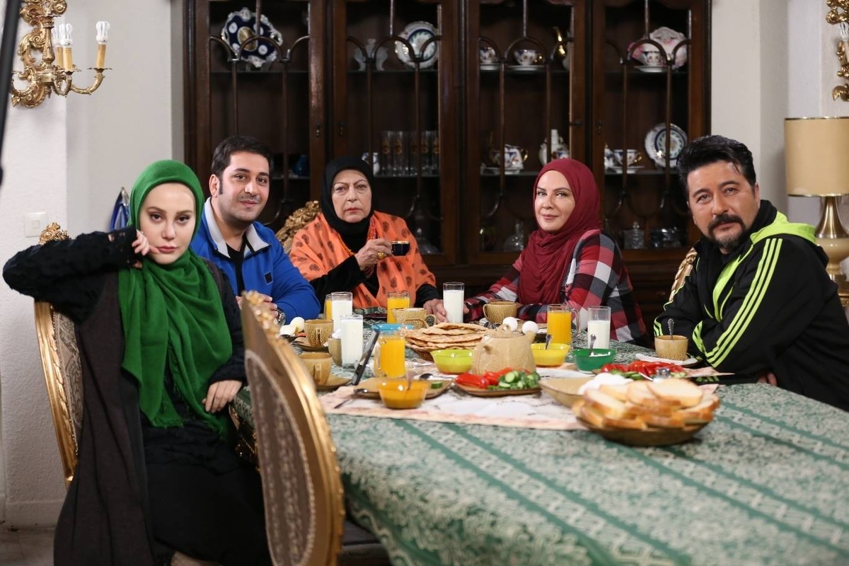 سریال طنز اجتماعی «میراث» تولید شده در مرکز سیمرغ معاونت سیما، به‌زودی با روایتی تازه از امید، خودباوری و نقش‌آفرینی نهاد‌های مردمی و نخبگان ایرانی از شبکه دو سیما روی آنتن می‌رود.