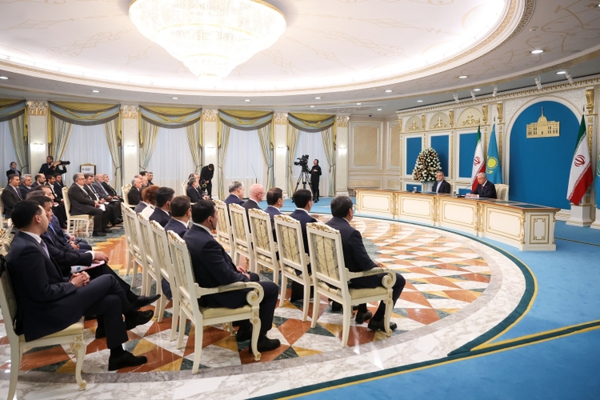 رئیس‌جمهور با ابراز امیدواری نسبت به دستاوردهای سفر به قزاقستان گفت: بر این باورم که نتایج این دیدار یک گام مهم و تعیین‌کننده در مسیر تقویت همکاری‌های دوجانبه خواهد بود و اراده سیاسی موجود در تهران و آستانه می‌تواند حجم تجارت و سرمایه‌گذاری میان دو کشور را به سطح شایسته‌ای ارتقا دهد.