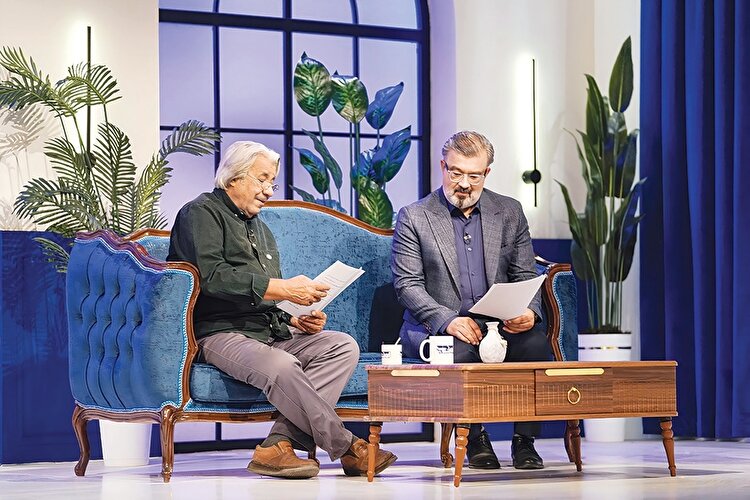 تلویزیون خانه پدری است