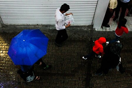 بارش متناوب برف و باران در تهران | کاهش دمای پایتخت تا ۶ درجه
