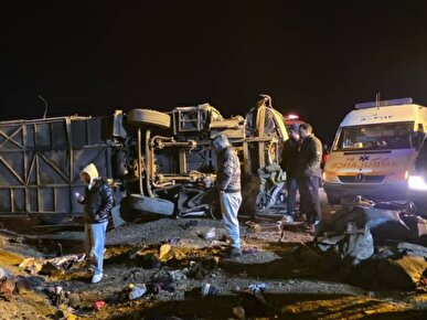 عکس و فیلم | اسامی مصدومان حادثه واژگونی اتوبوس اصفهان - مشهد اعلام شد