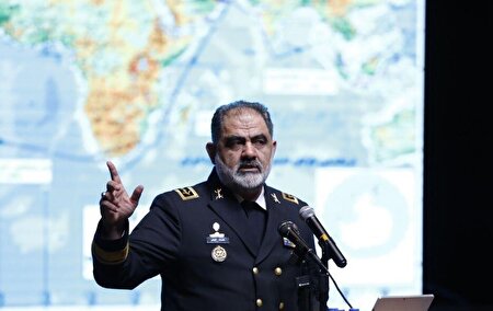 دریادار ایرانی: دشمن باید هر لحظه منتظر غافلگیری جدید باشد