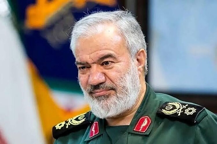 مقابل نظام سلطه قدرتمندانه می‌ایستیم