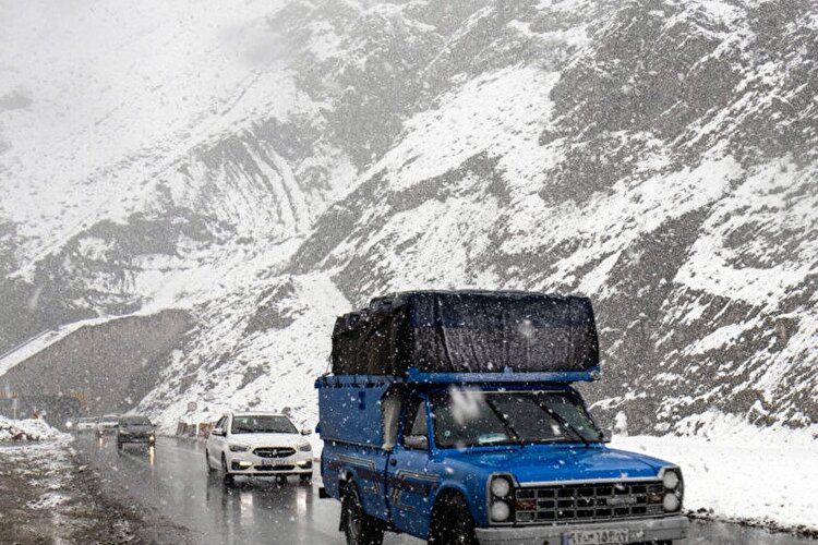 جاده‌ های چهار استان ایران زیر بارش برف | تردد بدون زنجیر چرخ ممنوع