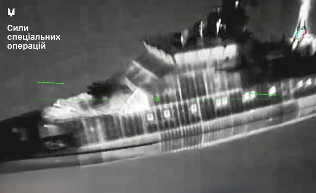 عکس | حمله اوکراین به یک کشتی و سکوی نفتی روسیه در دریای خزر