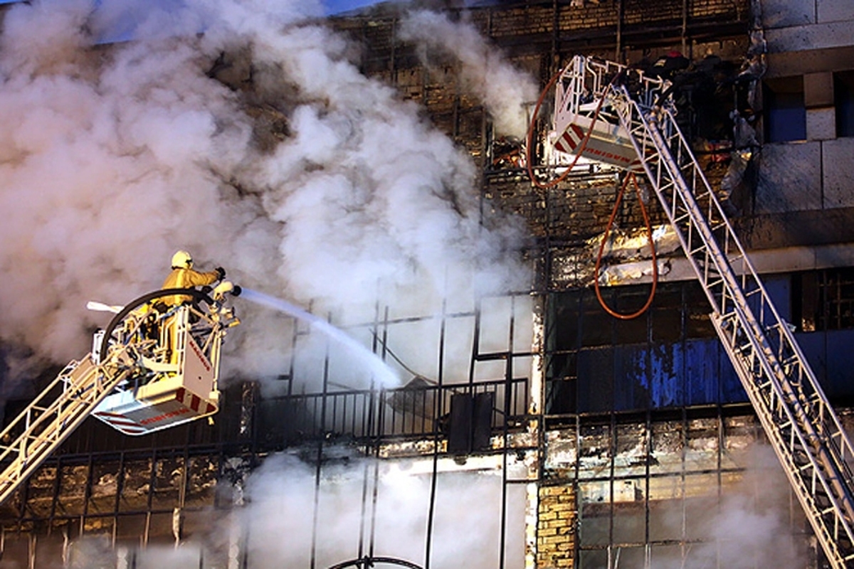 سخنگوی سازمان آتش‌نشانی تهران از وقوع آتش‌سوزی در یک پاساژ تجاری در فلکه دوم صادقیه خبر داد و گفت: در این حادثه یک مرد ۳۴ ساله جان خود را از دست داد و سه نفر نیز بر اثر دودگرفتگی به اورژانس تحویل داده شدند.