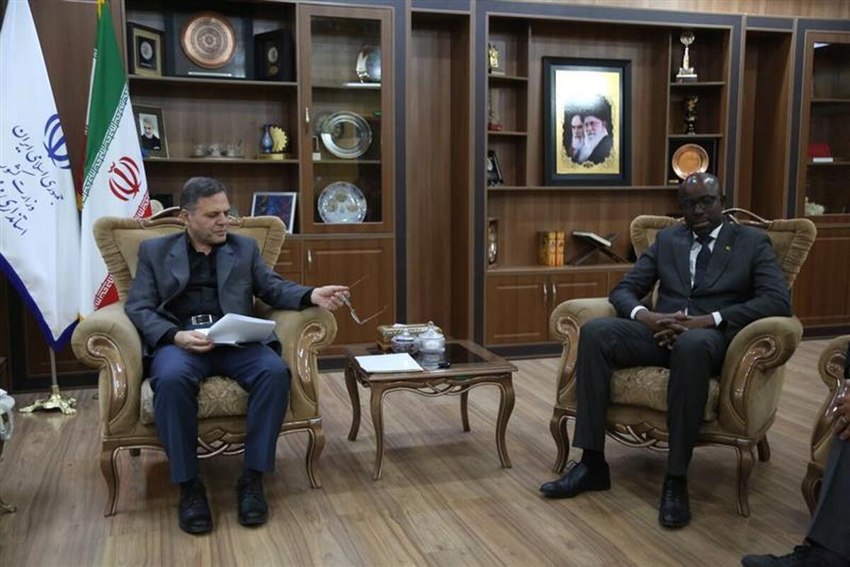 دیدار سید محسن صادقی، استاندار زنجان، با سفیر جمهوری سنگال، بر گسترش روابط راهبردی میان ایران و سنگال و بهره‌گیری از ظرفیت‌های گسترده دو طرف در حوزه‌های اقتصادی، علمی و صنعتی تأکید شد.