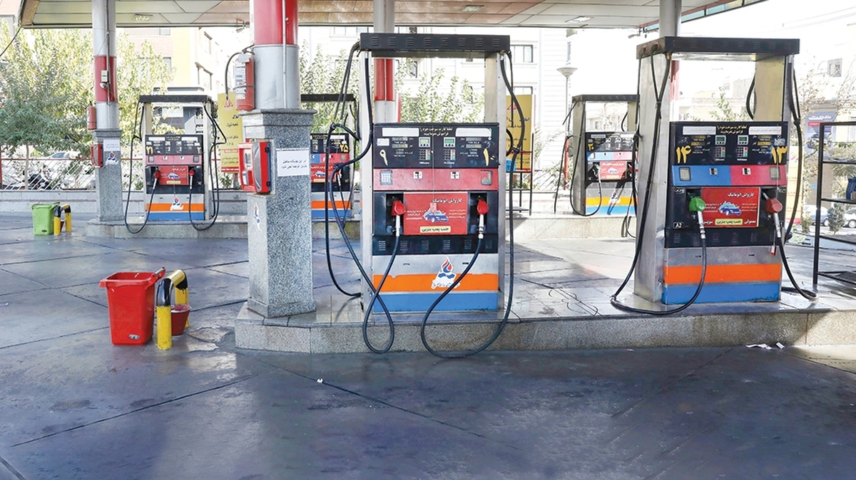 ناترازی سوخت یکی از مشکلات یا بهتر باید گفت از بحران‌های اقتصاد کشور است؛ این موضوع در بنزین نسبت به سایر حامل‌های سوخت وضعیت بحرانی‌تری دارد. در اصل ناترازی بنزین به‌معنای فاصله میان مصرف داخلی و ظرفیت تولید کشور است که در سال‌های اخیر به یکی از چالش‌های ساختاری اقتصاد ایران تبدیل شده است.