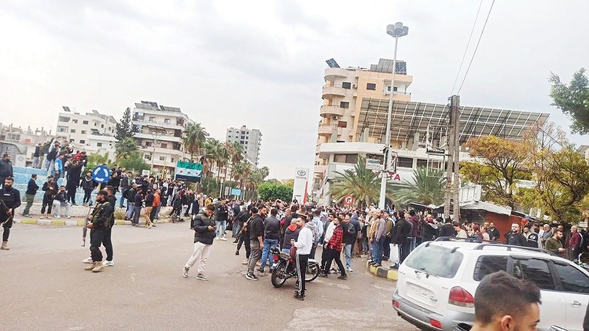 سوریه در میانه افزایش بی‌سابقه تنش‌های فرقه‌ای، بار دیگر به آستانه انفجاری جدید رسیده است‌؛ جایی‌که انتقاد تند شورای اسلامی اعلای علویان از سیاست‌های تکفیری دولت خودخوانده ابومحمد الجولانی به جرقه‌ای تبدیل شده که خشم اقلیت‌های مذهبی را در سراسر کشور برافروخته است.