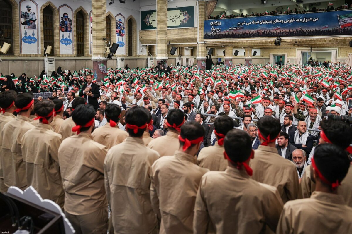 با حضور فرمانده کل سپاه پاسداران و هزاران تن از بسیجیان برگزار شد.