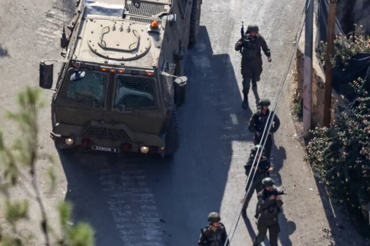 انجمن اسرای فلسطینی از بازداشت و بازجویی میدانی حدود ۶۰ فلسطینی از جمله کودکان و خانواده شهدا در استان طوباس واقع در کرانه باختری خبر داد.