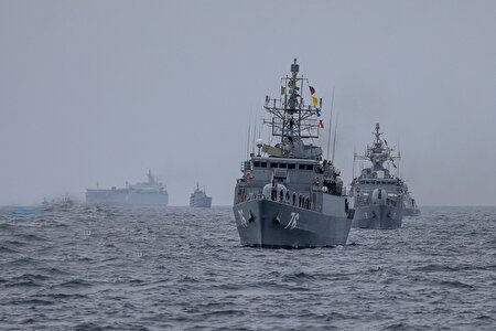 نیروی دریایی ارتش دریا را از صحنه تهدید به میدان اقتدار بدل ساخته است