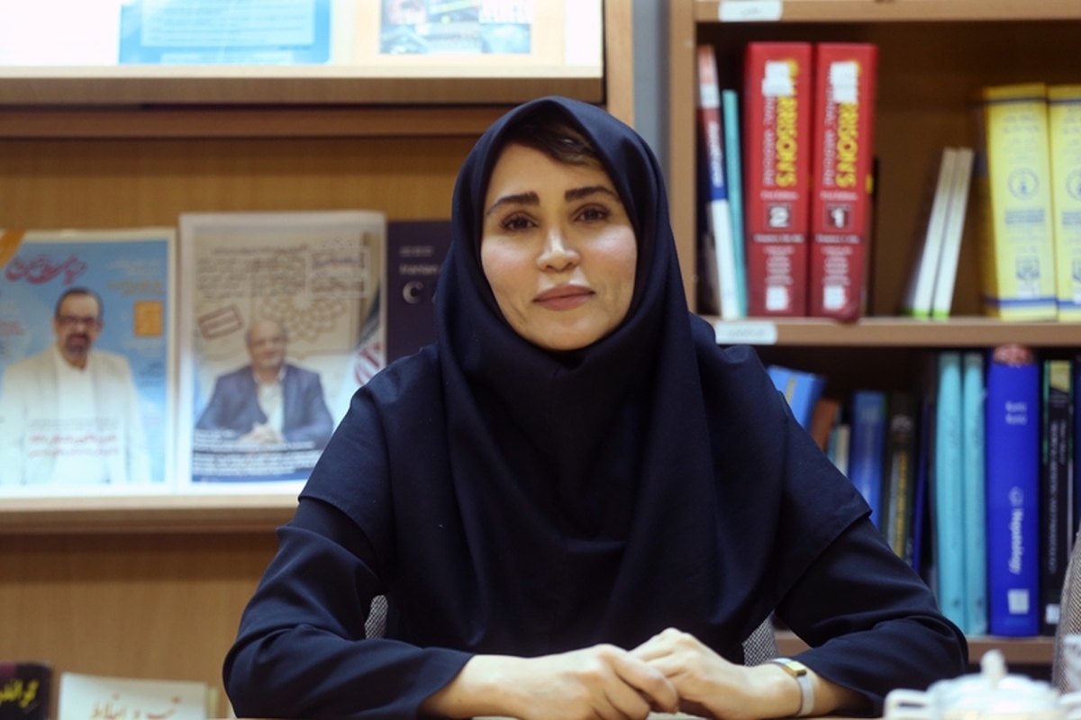 عامل بیماری ایدز، ویروس HIV است که مهم‌ترین راه‌های انتقال آن، شامل قرار گرفتن در معرض خون آلوده و تماس جنسی حفاظت نشده است؛ انتقال بیماری به طور خاص در میان معتادان تزریقی که از سرنگ‌های مشترک استفاده می‌کنند و افرادی که روابط جنسی پرخطر یا محافظت‌نشده با فرد مبتلا دارند، شیوع بیشتری پیدا می‌کند.