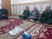 معاون هماهنگ کننده نیروی زمینی سپاه با خانواده شهید جنگ ۱۲ روزه دیدار کرد