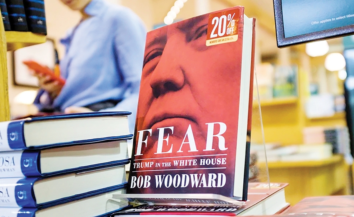 کتاب «ترس: ترامپ درکاخ سفید» نوشته باب وودوارد، روزنامه‌نگار کهنه‌کار واشنگتن‌پست و یکی ازچهره‌های کلیدی درافشای رسوایی واترگیت، روایتی مستند و بی‌پرده از نخستین سال‌های حضور دونالد ترامپ در رأس دولت آمریکا به دست می‌دهد‌؛روایتی که بسیاری آن را هشداری نسبت به سازوکار قدرت دردوره‌ای می‌دانندکه دولت آمریکادر«نقطه جوش»تنش‌های داخلی و خارجی قرار داشت.