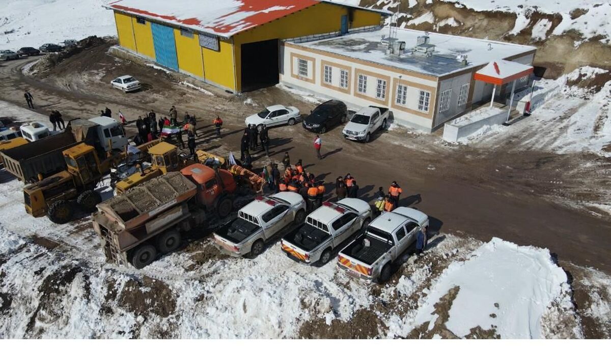 امیر علی‌پور گفت: هم‌اکنون ۳۳ راهدارخانه فعال در سطح استان در حال خدمت‌رسانی هستند و این مجموعه‌ها نقش مهمی در ارائه خدمات زمستانی، نگهداری راه‌ها و ایمنی تردد بر عهده دارند.