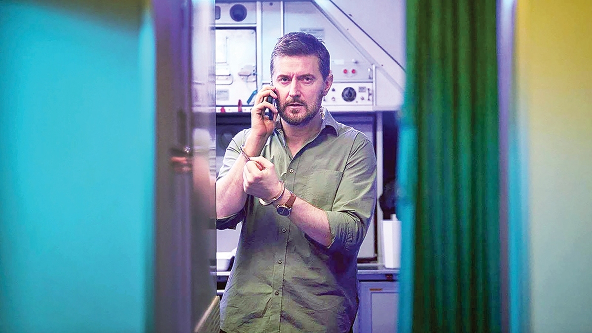 درام‌های هیجانی پلیسی همواره از پربیننده‌ترین سریال‌های تلویزیونی بوده‌اند و حالا برنامه‌سازان قاب کوچک تلاش دارند با تولید انبوه این‌نوع سریال‌ها، تماشاگران را جذب کنند. برای این‌کار، آنها دست به ابتکارات تازه و متعدد زده و داستان‌های هیجانی و دلهره‌آور خود را در فضاهایی متفاوت و بدیع به تصویر می‌کشند تا هیجان ماجرا را بیشتر کرده و رنگ‌و‌بویی جدید و متفاوت به محصولات خود بدهند.