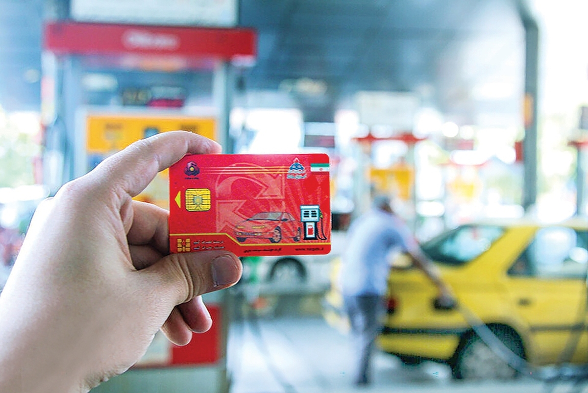 پس از تایید و تکذیب‌های فراوان سه نرخی شدن بنزین به تصویب رسید، مصوبه‌ای که عصر سه‌شنبه هفته گذشته منتشر شد، موافقان و مخالفان خود را داشت با این حال گفته می‌شود در نظر گرفتن نرخ سوم می‌تواند راهی برای کاهش مصرف و قاچاق باشد.