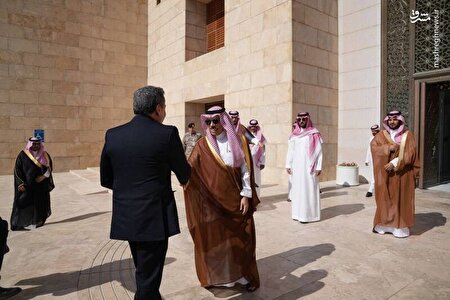 ببینید | دیدار معاون وزیر خارجه عربستان در سفر به تهران با عراقچی