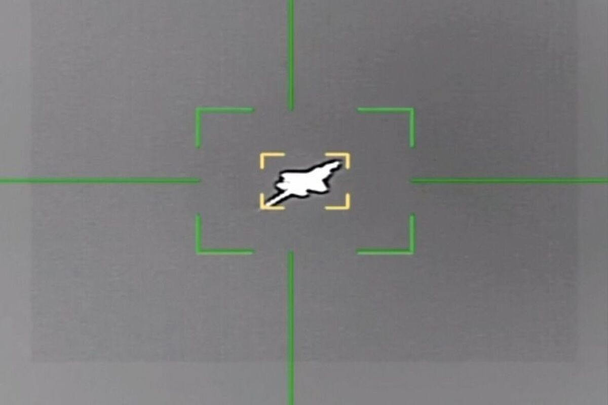 روابط عمومی سپاه پاسداران انقلاب اسلامی از مورد اصابت قرارگرفتن سومین جنگنده دشمن متخاصم در آسمان مرکزی ایران خبر داد.