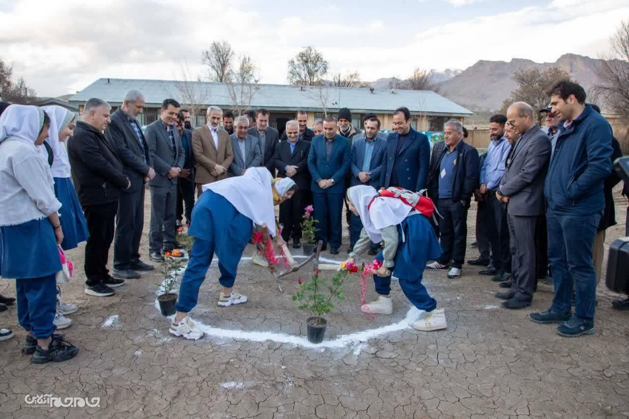 آغاز عملیات اجرایی مدرسه خیر ساز در روستای تشنیز آغاز عملیات اجرایی مدرسه خیر ساز در روستای تشنیز