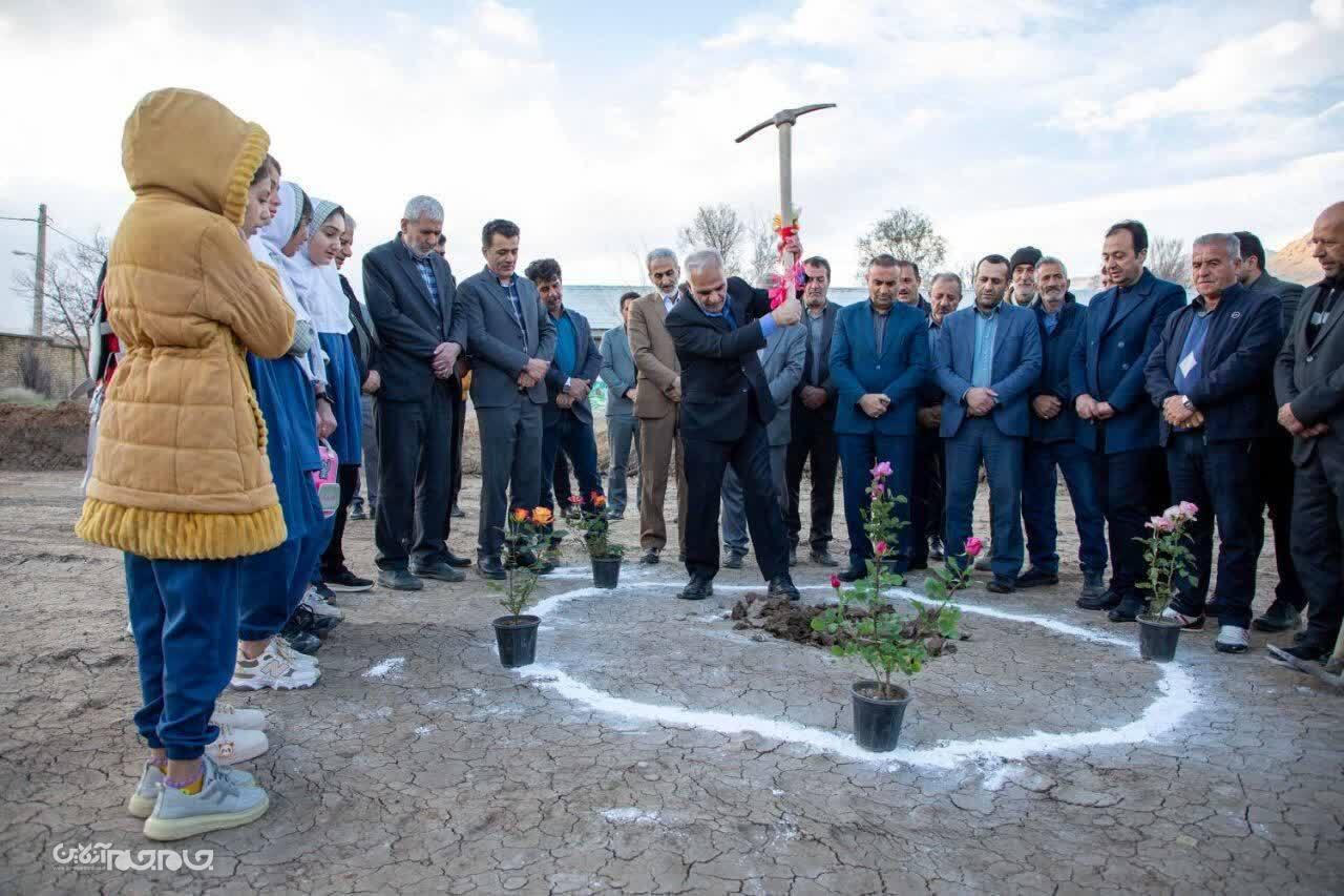 آغاز عملیات اجرایی مدرسه خیر ساز در روستای تشنیز آغاز عملیات اجرایی مدرسه خیر ساز در روستای تشنیز