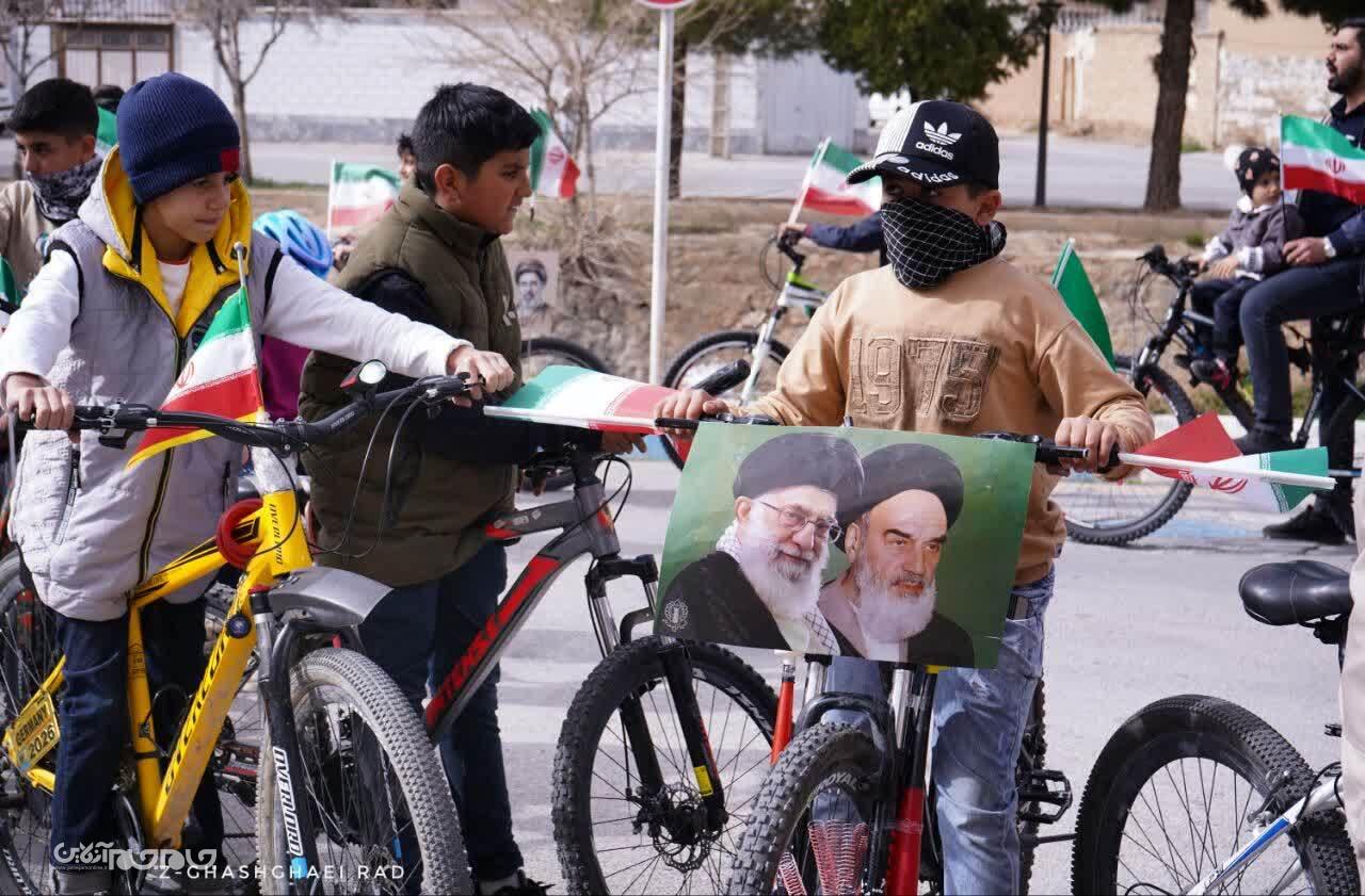 حمایت از ایران، به سبک نوجوانان رکاب زن فرخشهری +تصاویر حمایت از ایران، به سبک نوجوانان رکاب زن فرخشهری +تصاویر