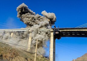 ببینید | پل بی یک در عظیمیه کرج در دو مرحله با ۹ بمب سنگین مورد اصابت دشمن قرار گرفت