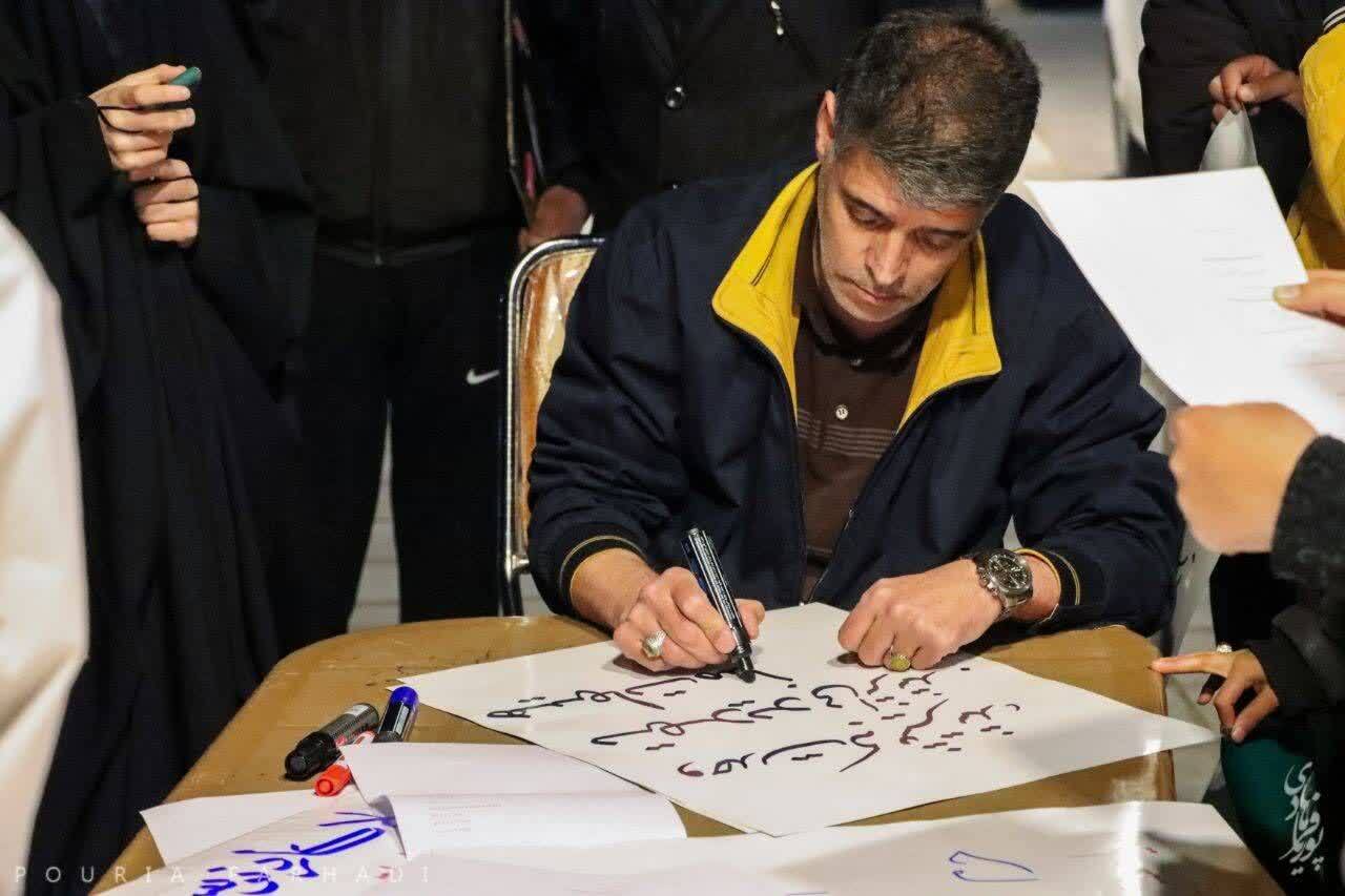 خوشنویسان شهرکردی پای کار اجتماعات شبانه