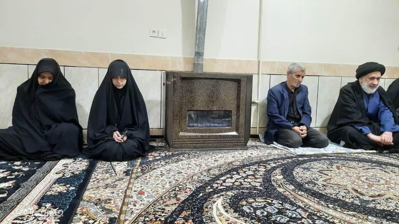 دیدار حجت الاسلام و المسلمین فاطمی با خانواده شهدای جنگ رمضان در وردنجان +تصاویر