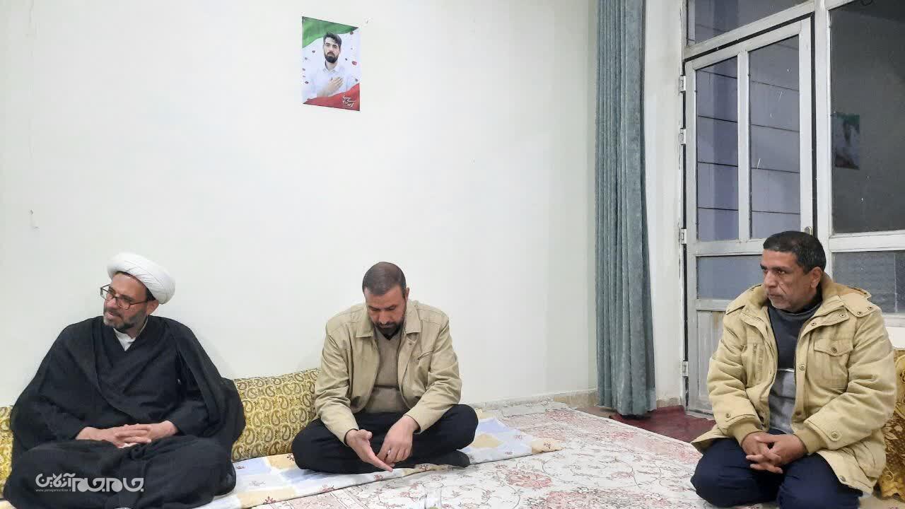 دیدار حجت الاسلام و المسلمین فاطمی با خانواده شهدای جنگ رمضان در وردنجان +تصاویر