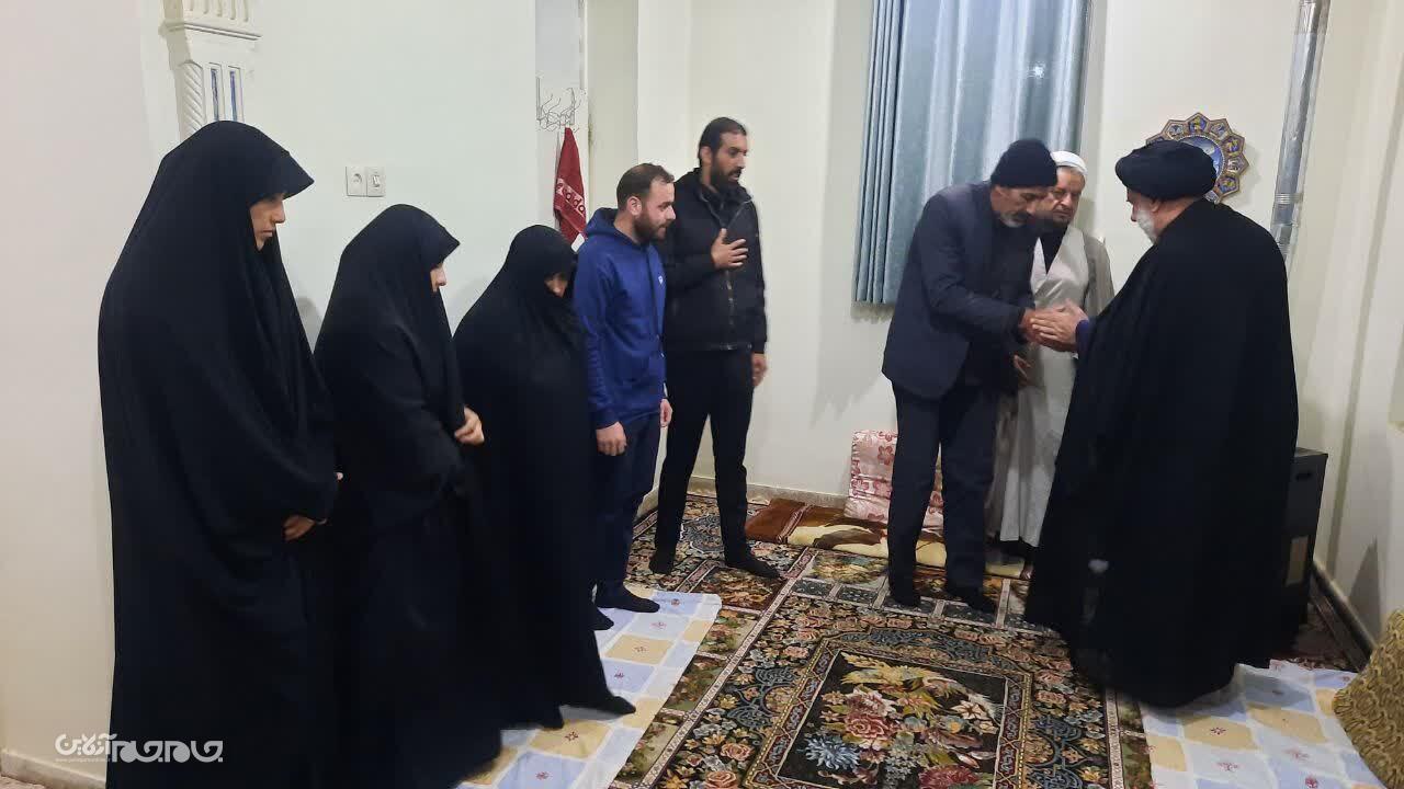 دیدار حجت الاسلام و المسلمین فاطمی با خانواده شهدای جنگ رمضان در وردنجان +تصاویر