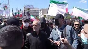 حضور رئیس‎‌جمهور در مراسم چهلم رهبر شهید در میان مردم