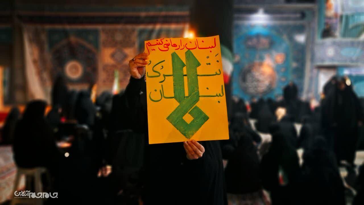 پلاکاردها، زبان گویای مقاومت شدند پلاکاردها، زبان گویای مقاومت شدند