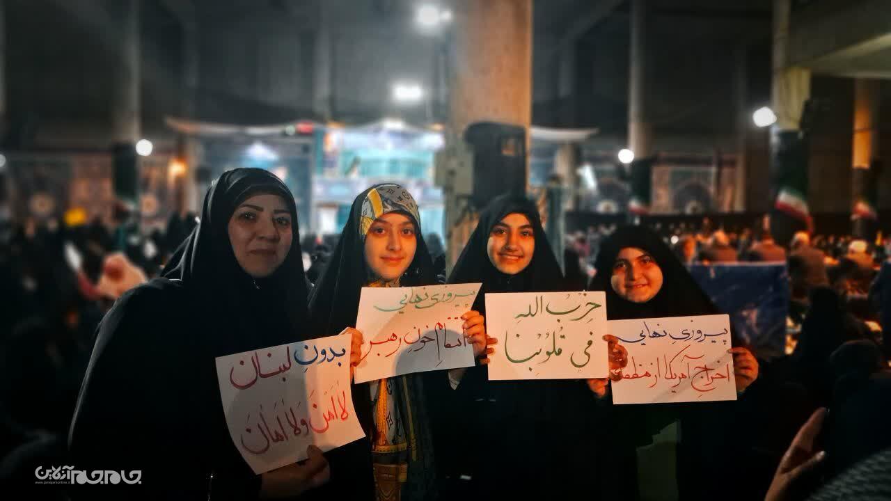 پلاکاردها، زبان گویای مقاومت شدند پلاکاردها، زبان گویای مقاومت شدند